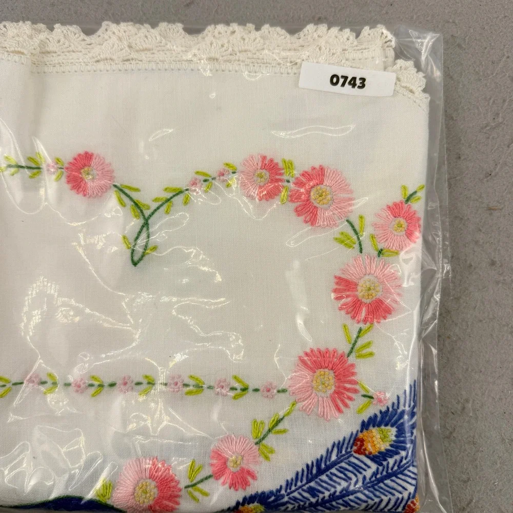 Vintage Hand Embroidered Peacock Table Runner‎ White Lace Trim Floral 41x17